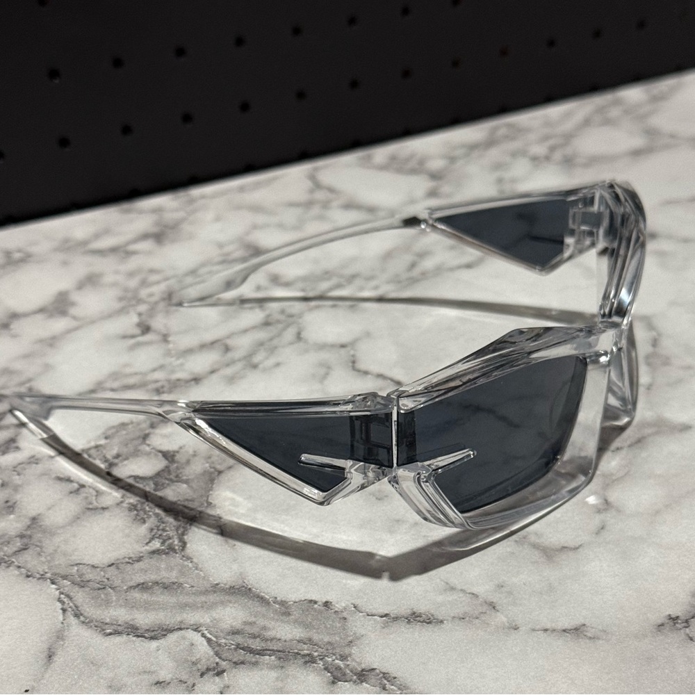 Clear Cateye Sunglasses - Picture 4 of 5